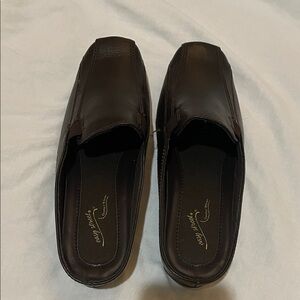 Brand New, Never worn elegant brown leather women’s loafers